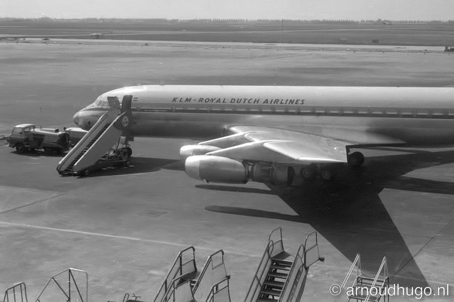 1960 Vliegtuig op oude Schiphol 900x600 rep nl fx wm